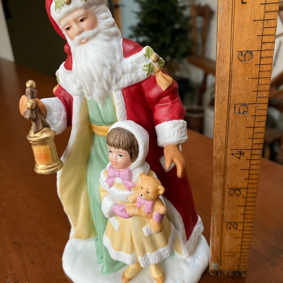 Christmas Avon porcelain collectible - Picture 7 of 10